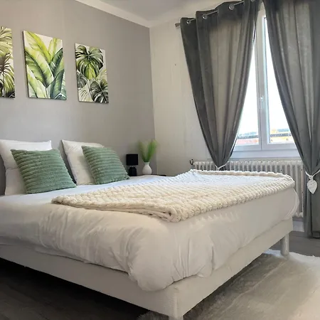 F4 Meuble 75m2 Trois Avec Balcon 아파트