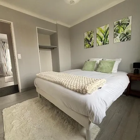 F4 Meuble 75m2 Trois Avec Balcon 아파트